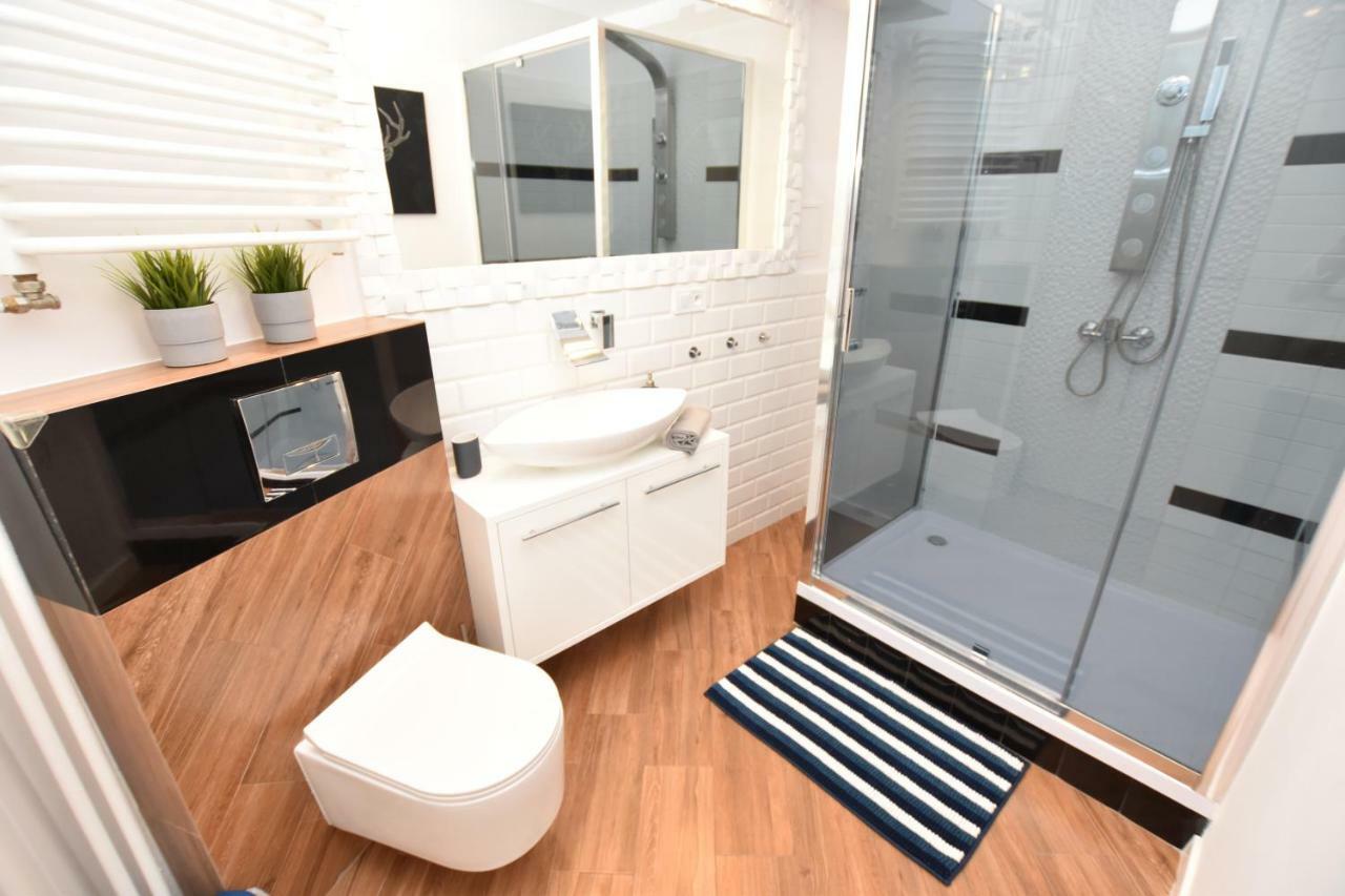 Apartament Rosso Apartment Torun Bagian luar foto